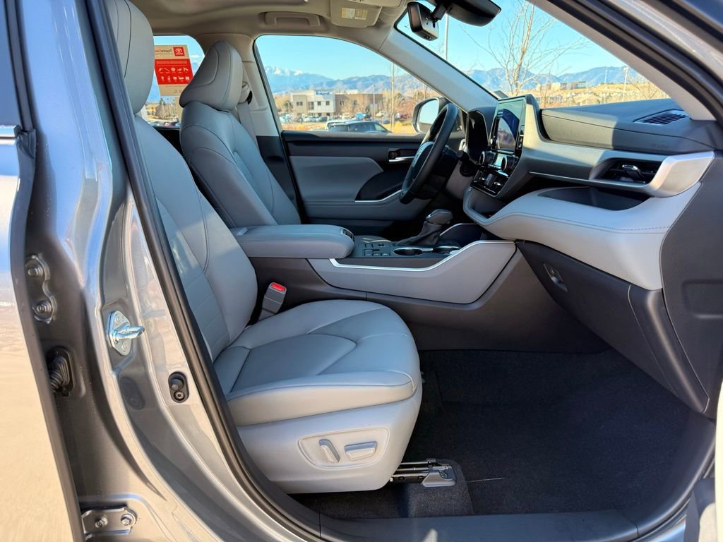Used 2026 Toyota Highlander XLE image 30