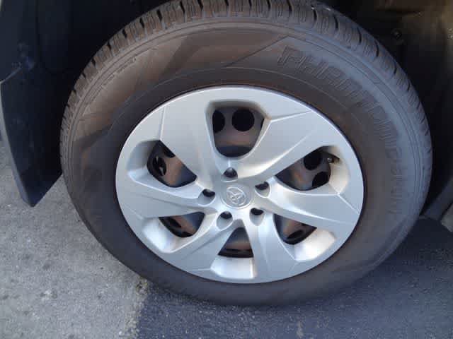 Used 2019 Toyota RAV4 LE w/ Carpet Mat Package FWD image 19