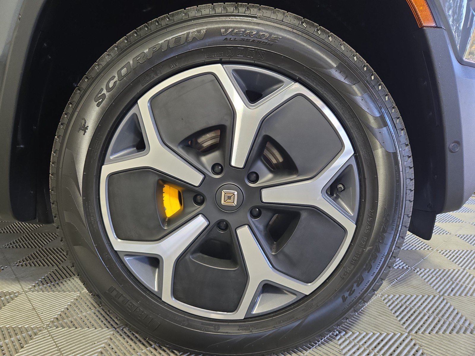 Used 2024 Rivian R1S Adventure AWD/4WD image 11