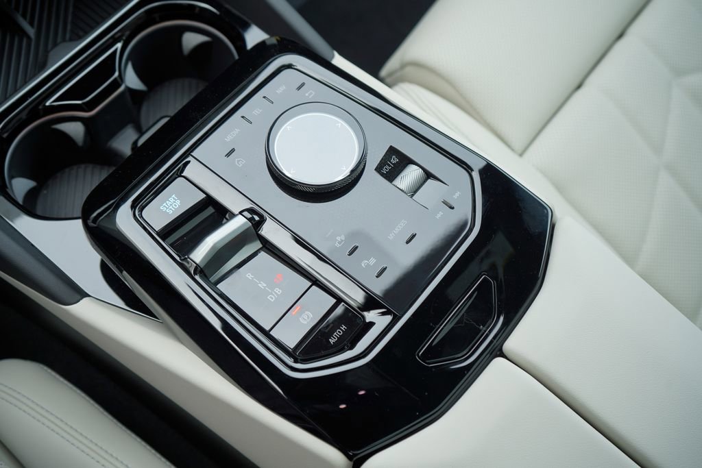 New 2026 BMW i5 eDrive40 w/ Premium Package image 19