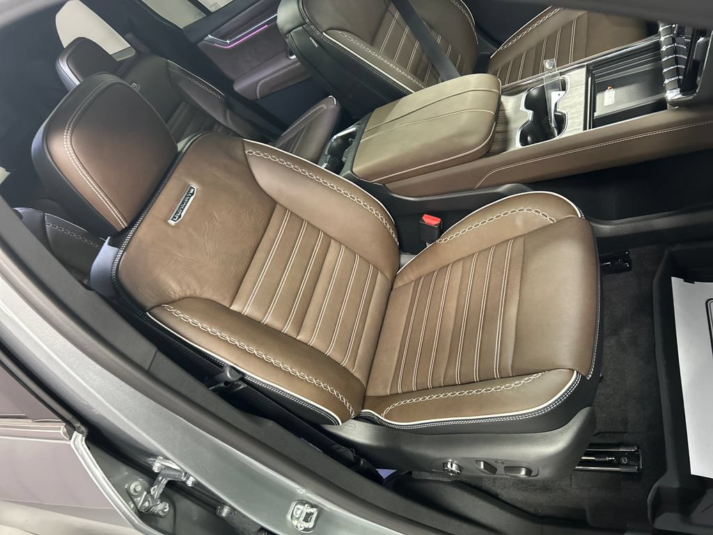 New 2026 GMC Acadia Denali Ultimate w/ LPO, Floor Liner Package AWD/4WD image 24