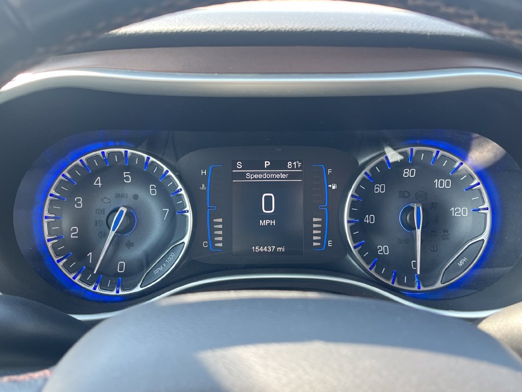 Used 2017 Chrysler Pacifica Touring-L w/ Tire & Wheel Group FWD image 19