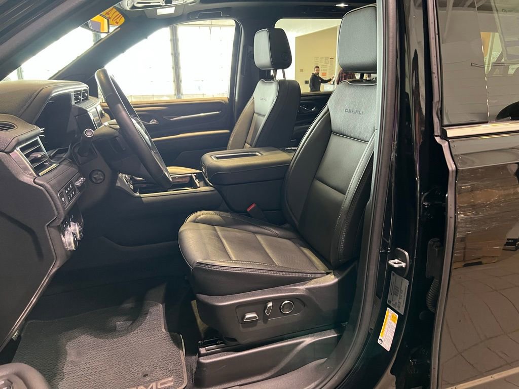 Used 2024 GMC Yukon XL Denali image 15
