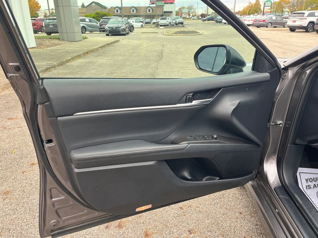 Used 2023 Toyota Camry XSE image 11