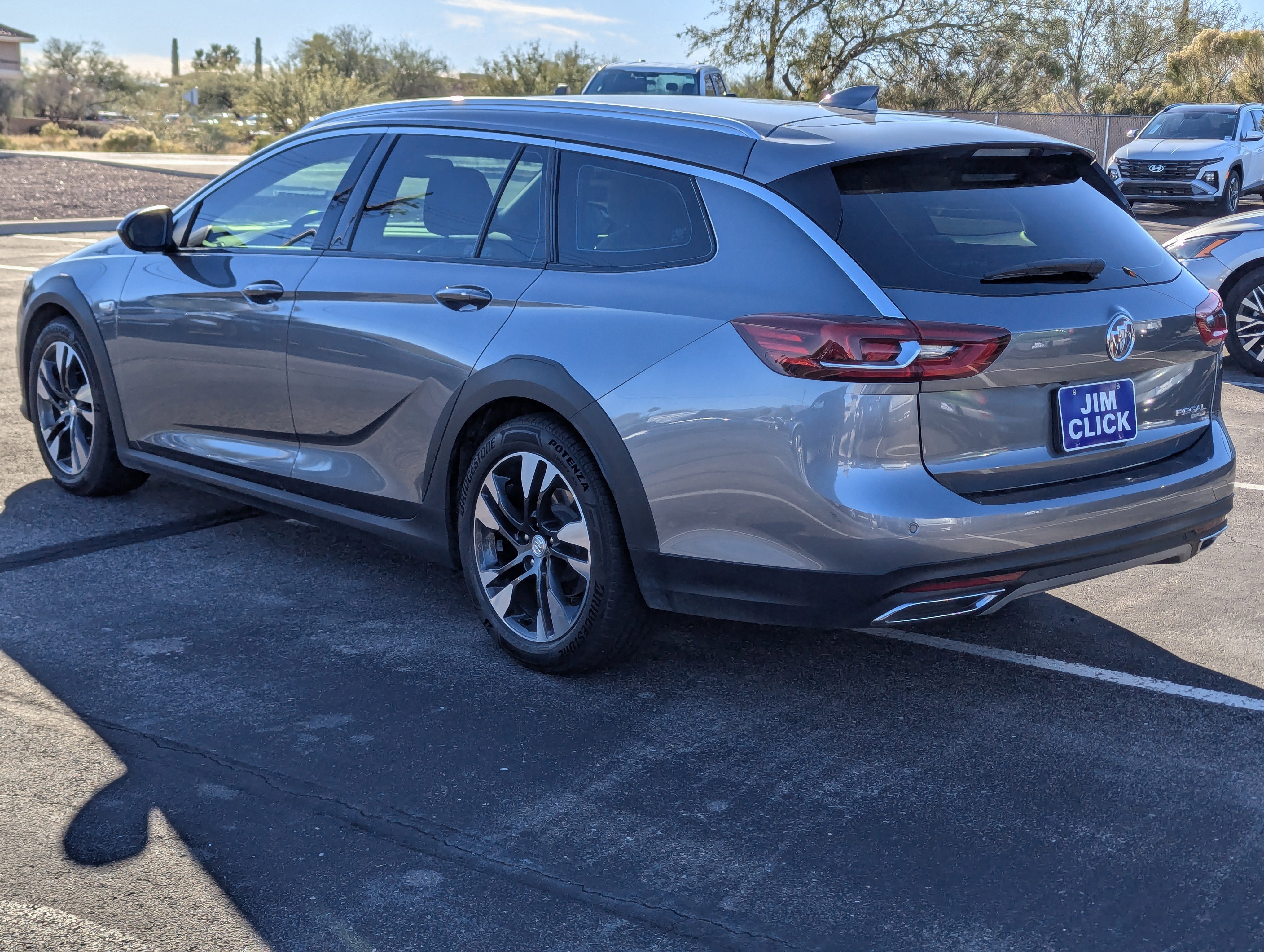 Used 2020 Buick Regal Preferred w/ Sights and Sounds Package image 4