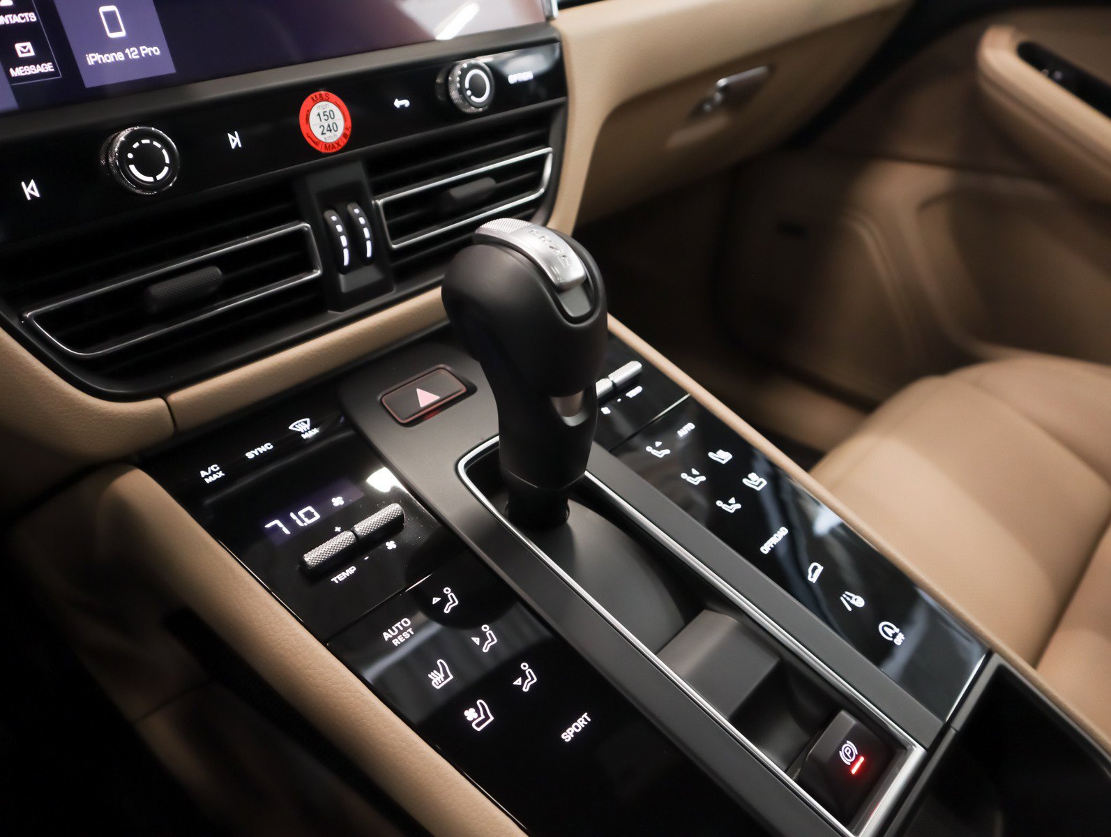 Certified 2025 Porsche Macan image 18