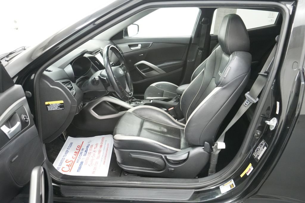 Used 2015 Hyundai Veloster Turbo w/ Option Group 04 FWD image 16