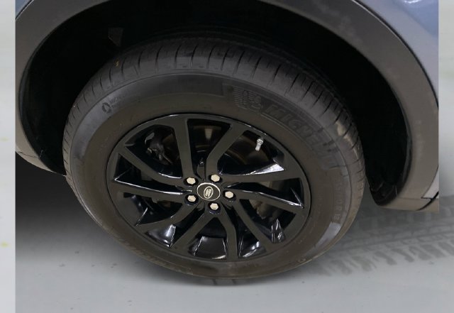 Used 2019 Land Rover Discovery Sport HSE AWD/4WD image 20