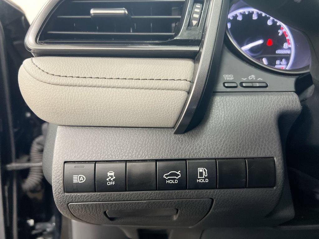 Used 2024 Toyota Camry SE w/ Convenience Package FWD image 18
