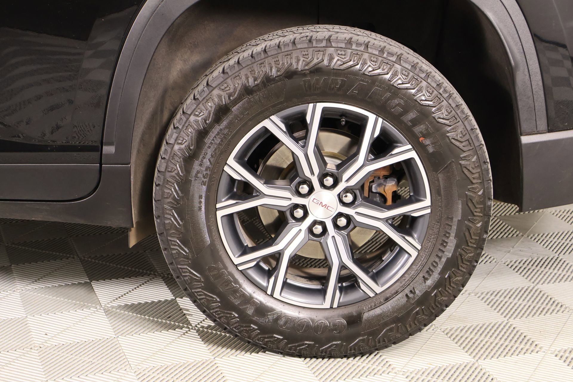 Used 2025 GMC Acadia AT4 AWD/4WD image 19