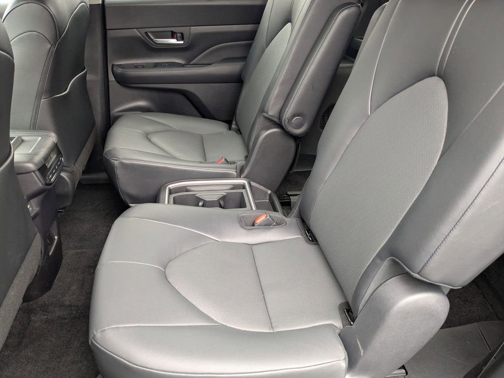 Used 2025 Toyota Grand Highlander XLE image 26