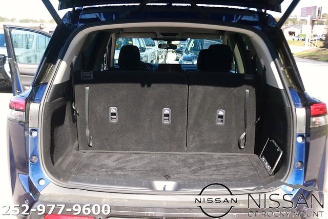 Used 2025 Nissan Pathfinder SV image 15