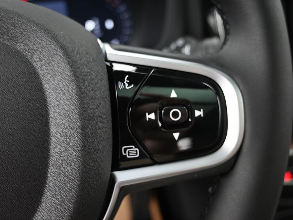 New 2026 Volvo XC60 B5 Plus w/ Climate Package image 19