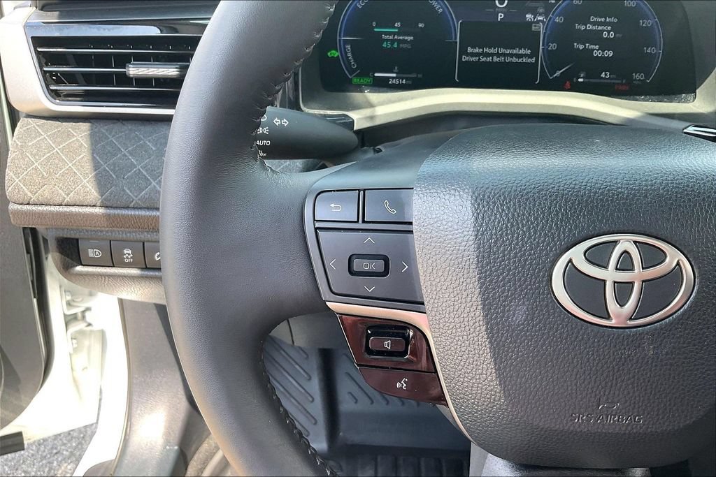 Used 2025 Toyota Camry XLE FWD image 11