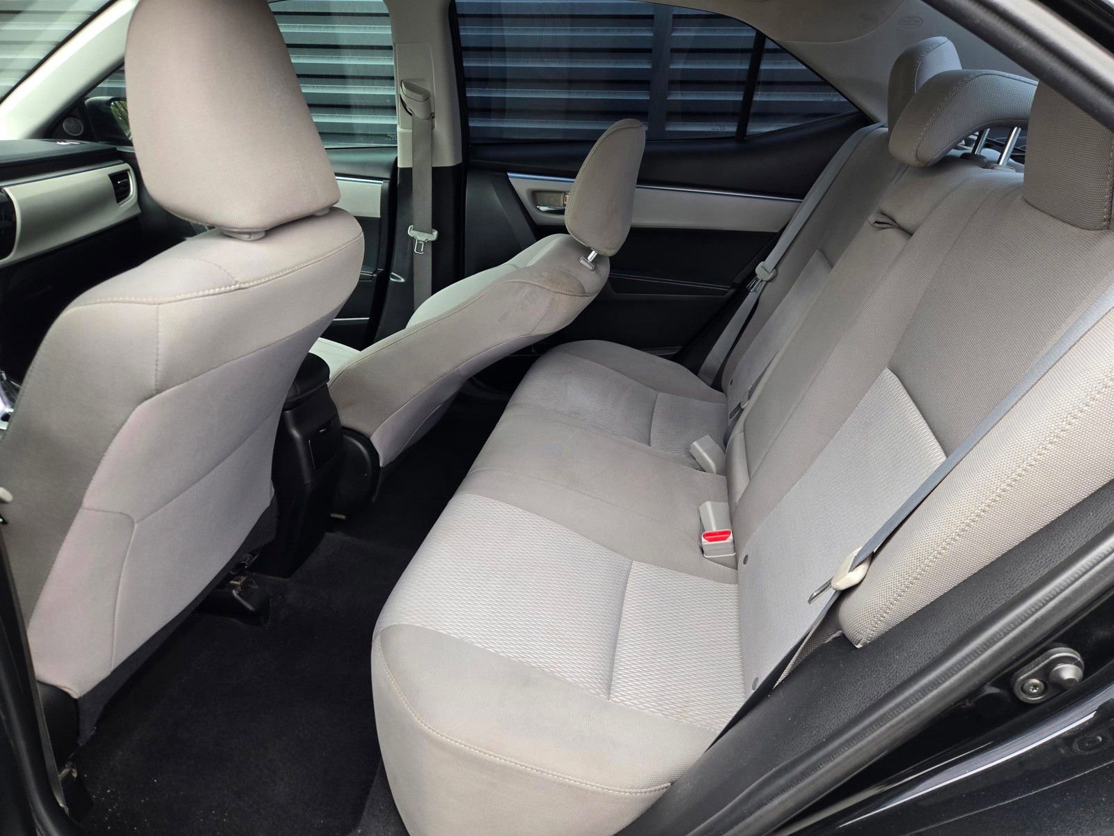 Used 2016 Toyota Corolla LE FWD image 10