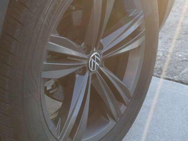 Used 2022 Volkswagen Atlas Cross Sport SEL R-Line image 44