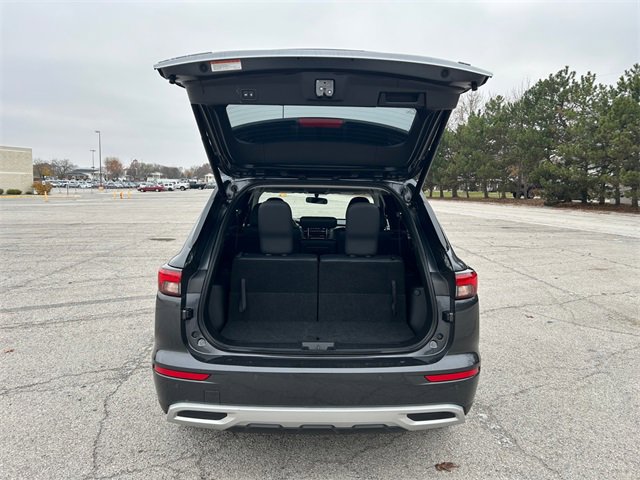 Used 2024 Mitsubishi Outlander SE image 16