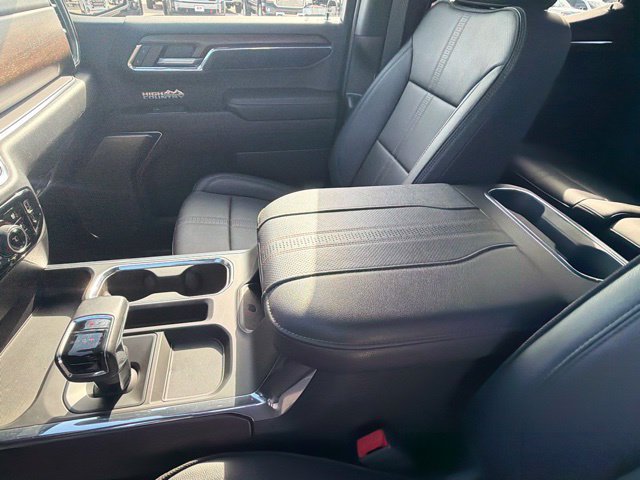 Used 2024 Chevrolet Silverado 1500 High Country w/ Technology Package AWD/4WD image 15