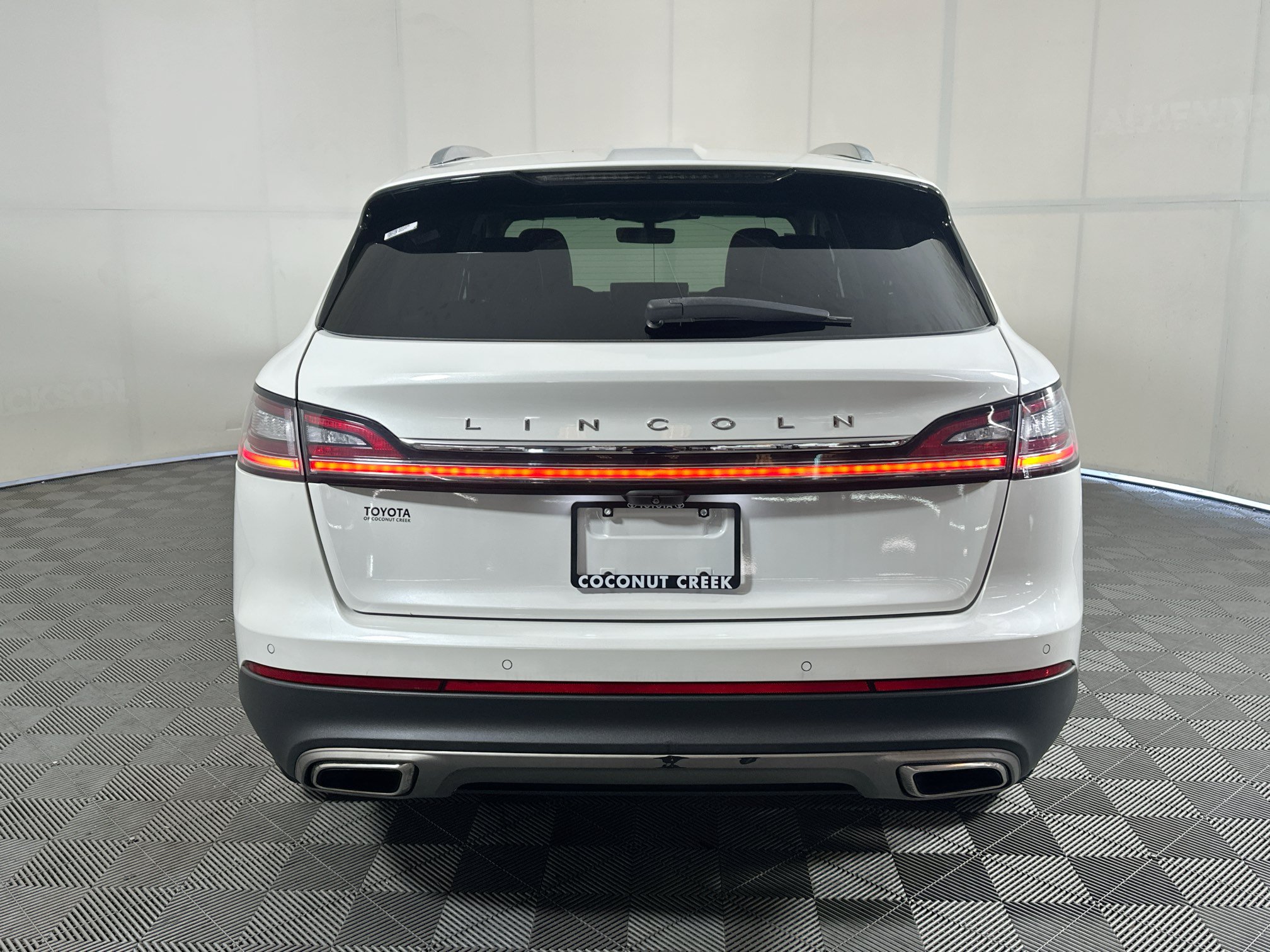Used 2023 Lincoln Nautilus AWD w/ Premium Package image 4