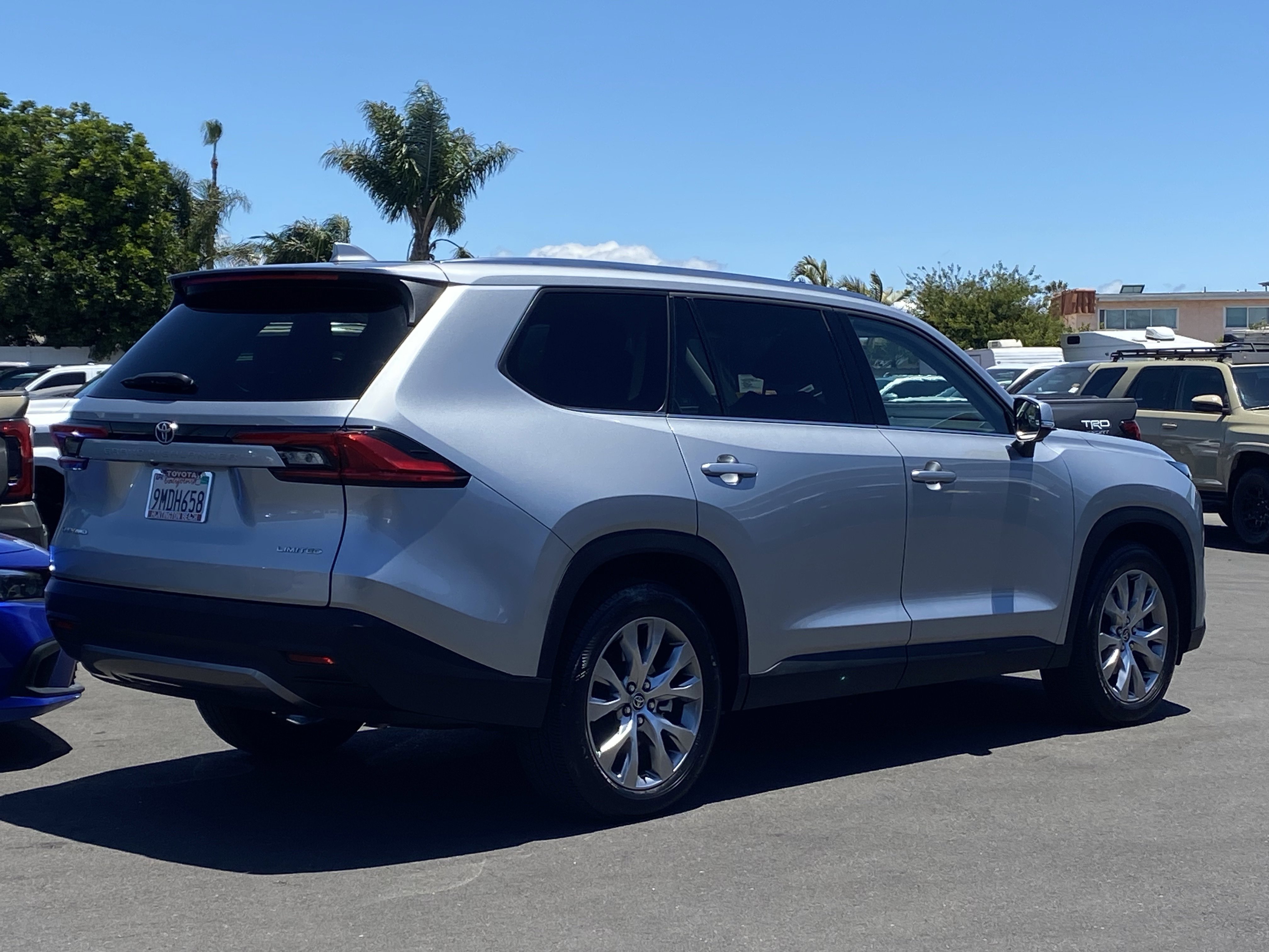 Used 2024 Toyota Grand Highlander AWD Hybrid image 3