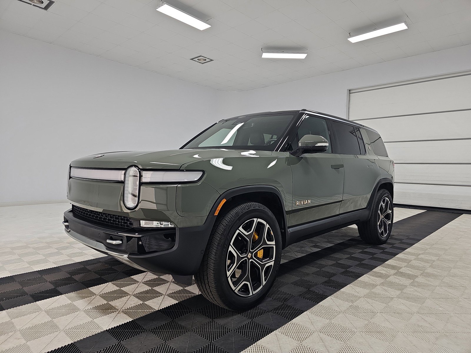 Used 2022 Rivian R1S Launch Edition image 1