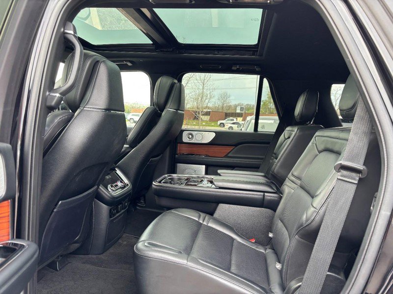 Used 2019 Lincoln Navigator Reserve image 11