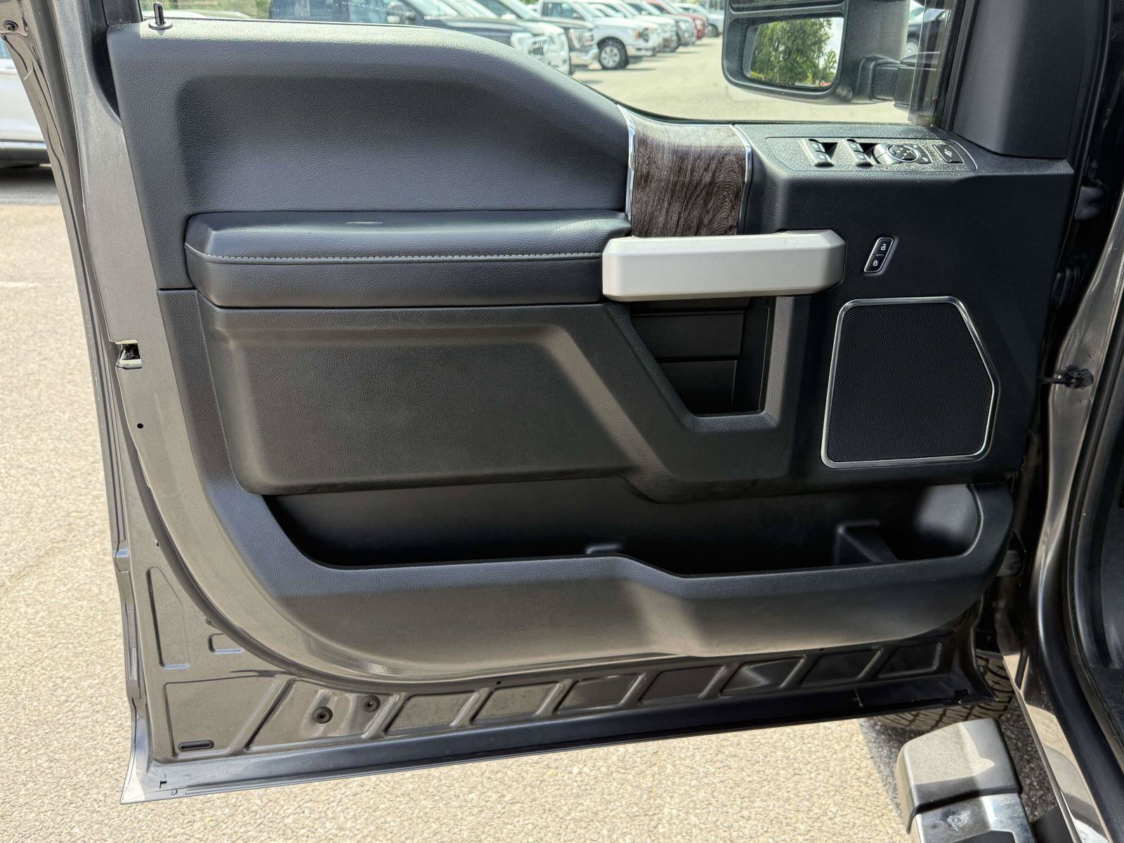 Certified 2019 Ford F250 Lariat w/ FX4 Off-Road Package AWD/4WD image 18