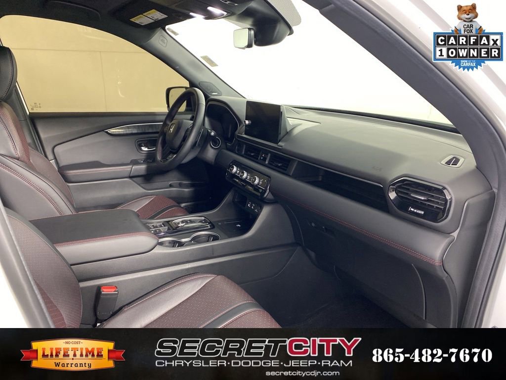 Used 2025 Honda Pilot Black Edition image 31