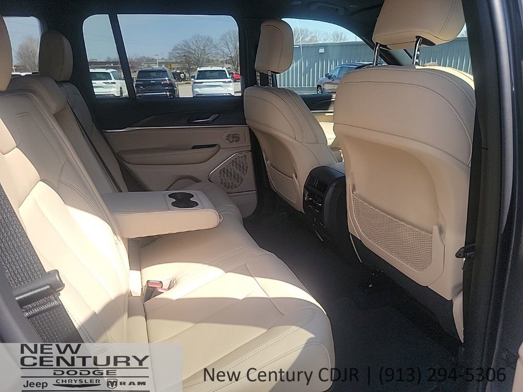 New 2026 Jeep Grand Cherokee Limited w/ Limited Altitude Package AWD/4WD image 26