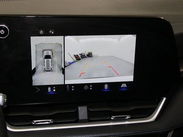 Certified 2025 Chevrolet Equinox LT w/ Safety and Technology Package image 18