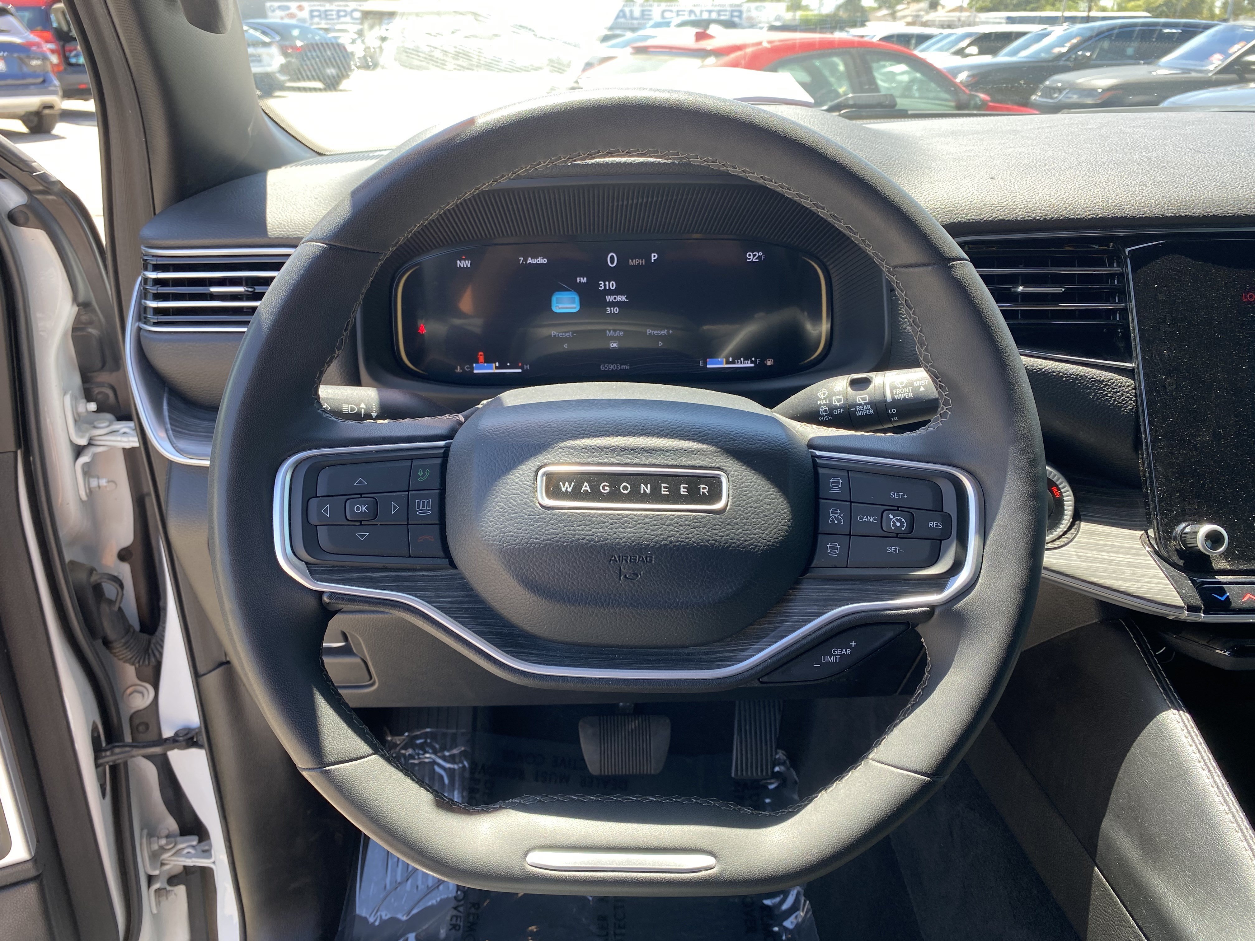 Used 2024 Jeep Wagoneer L Series II w/ Flexible Seating Group AWD/4WD image 11