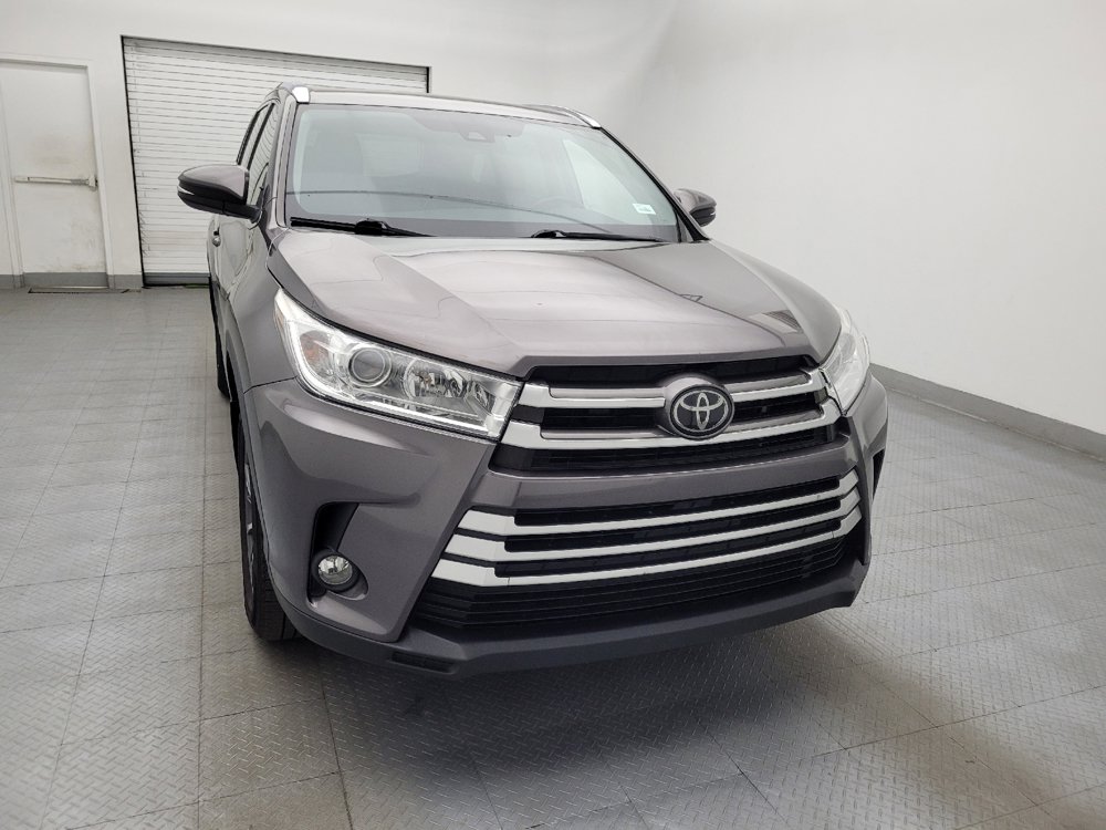 Used 2019 Toyota Highlander XLE AWD/4WD image 14