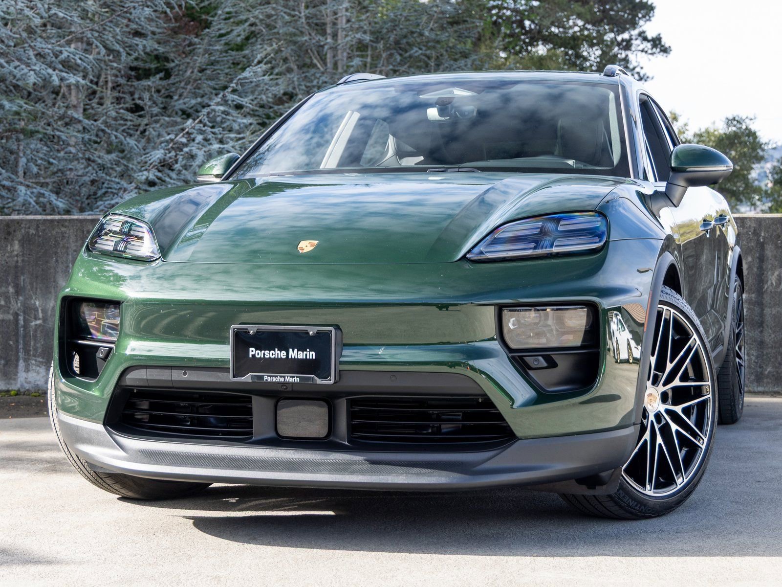 Certified 2025 Porsche Macan Electric image 7