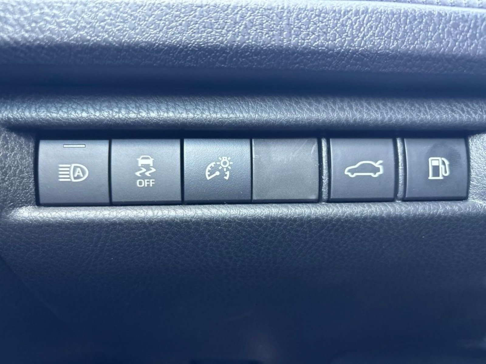Used 2026 Toyota Camry SE w/ Convenience Package FWD image 18