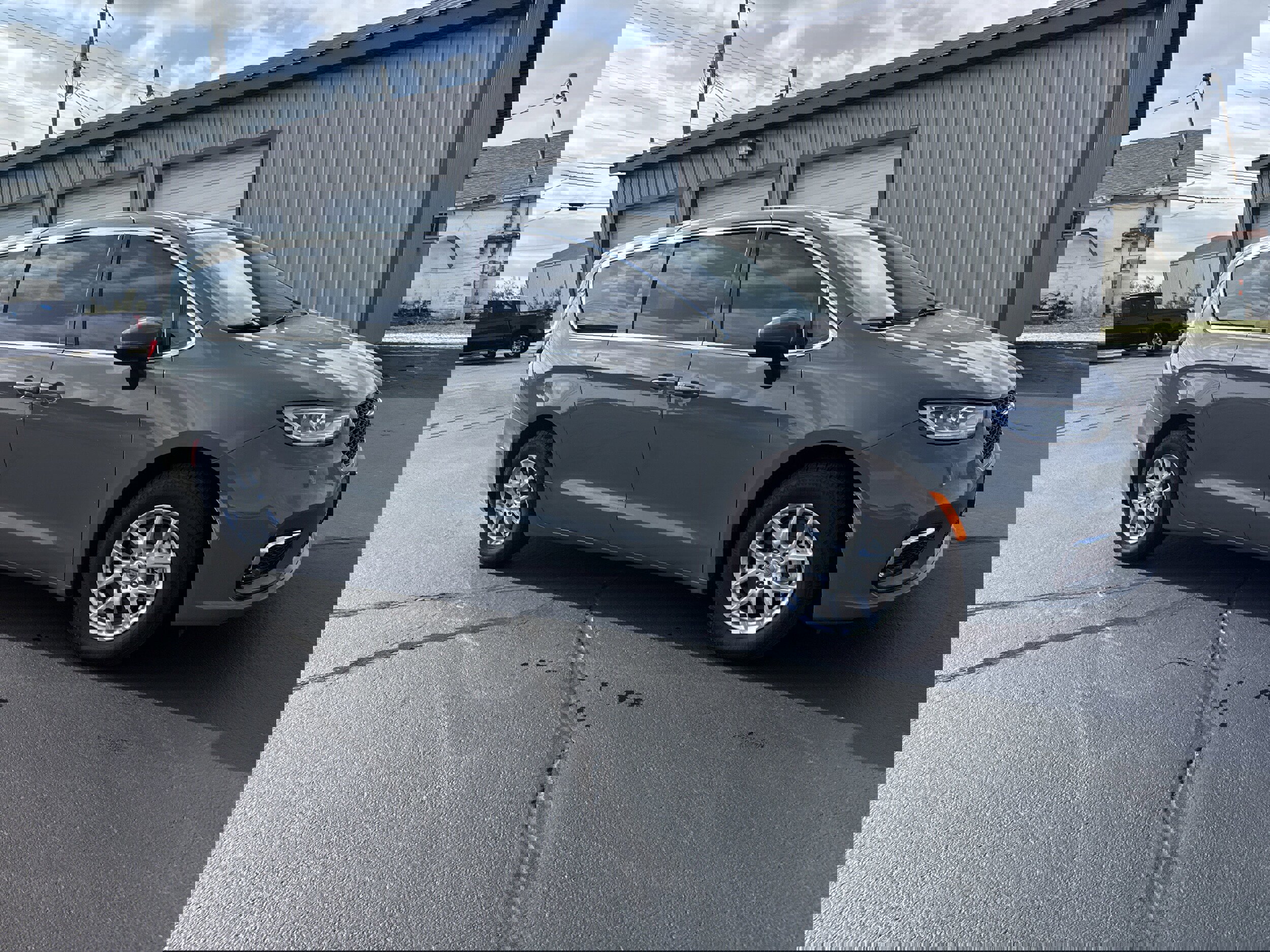 Used 2023 Chrysler Pacifica Touring-L