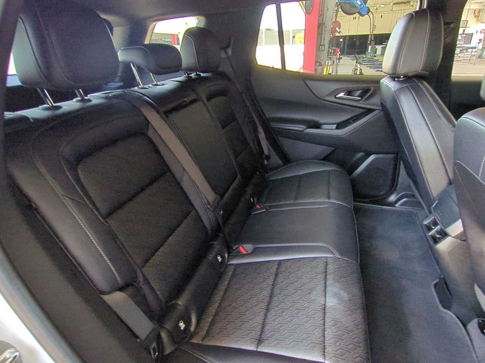 Used 2025 Chevrolet Equinox LT w/ Convenience Package II FWD image 26