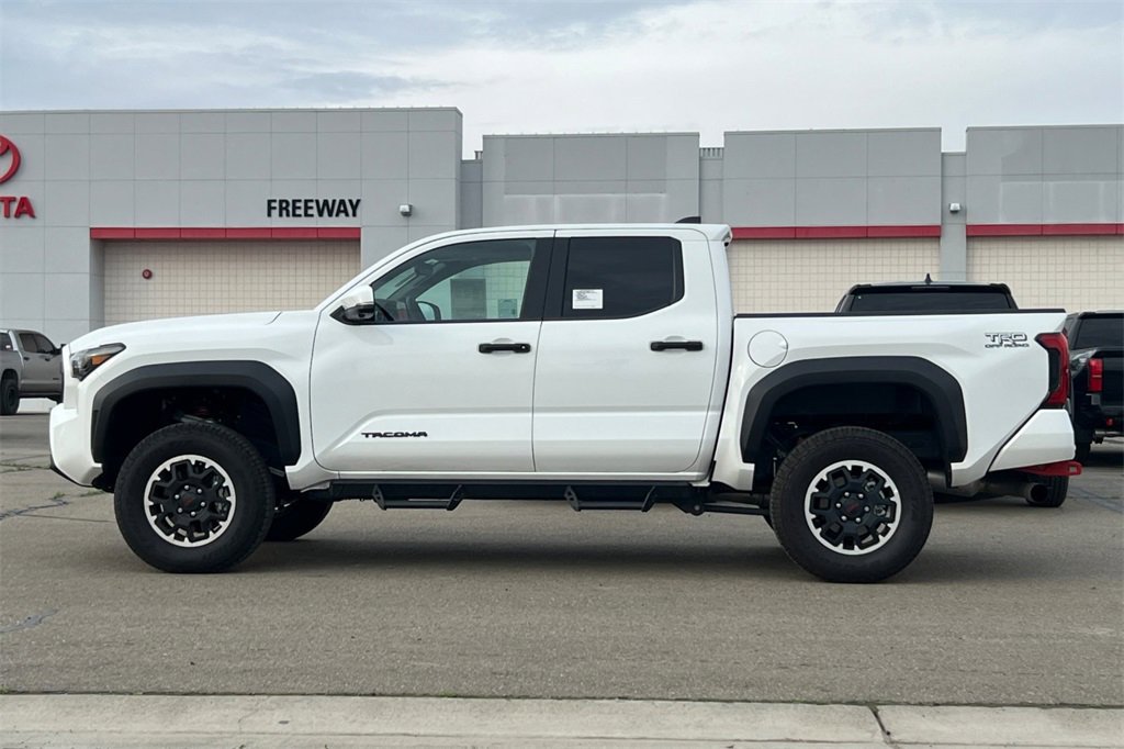 Certified 2025 Toyota Tacoma TRD Off-Road image 9