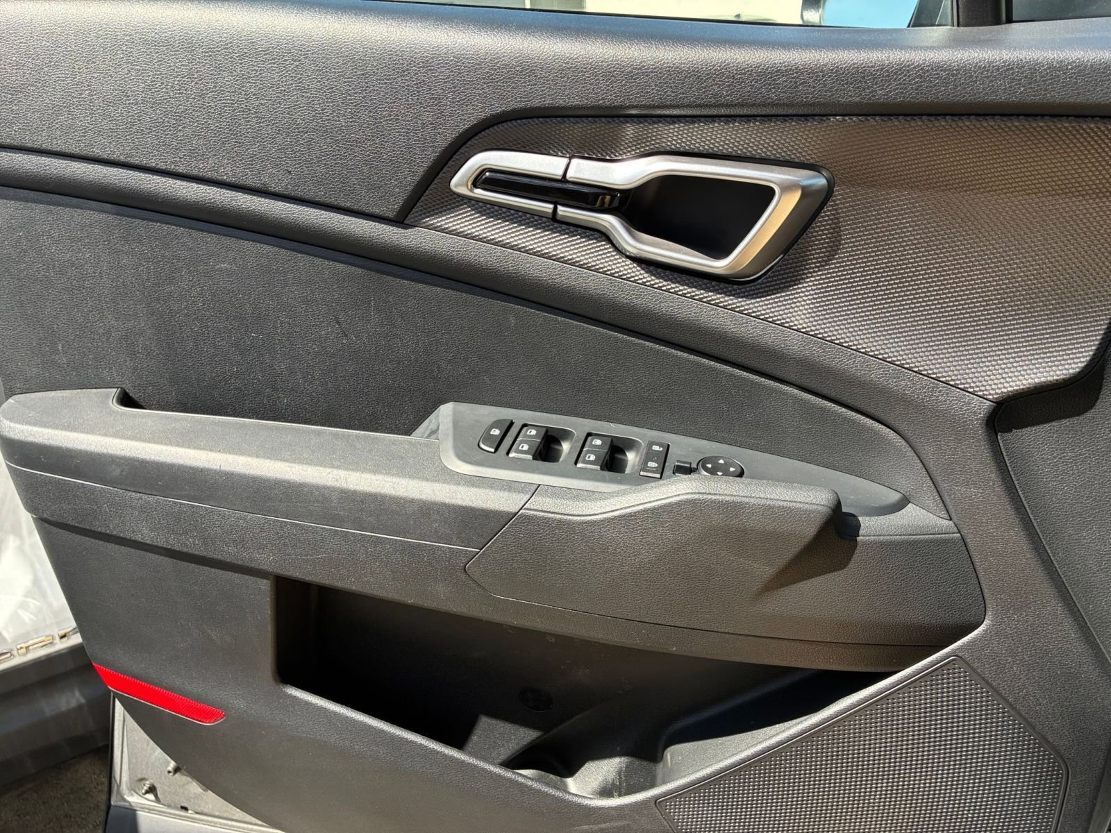 Used 2025 Kia Sportage LX image 20