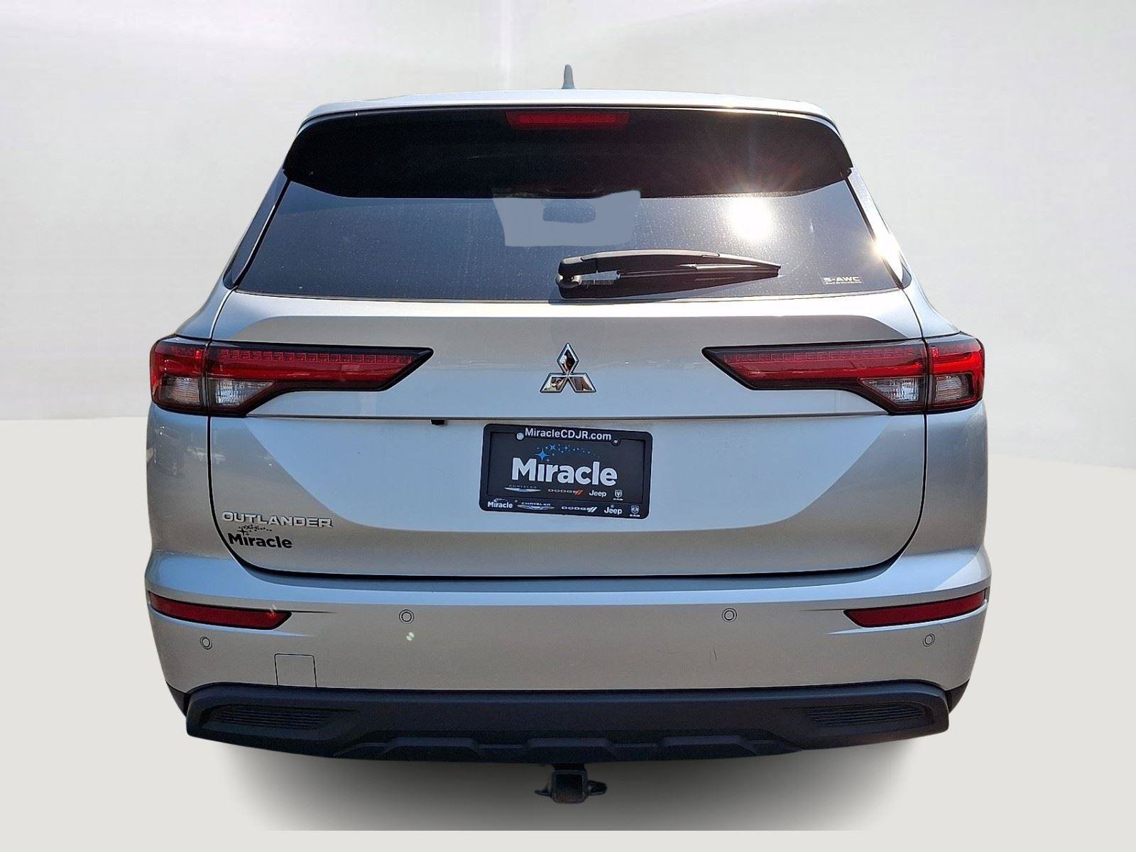 Used 2022 Mitsubishi Outlander ES AWD/4WD image 6