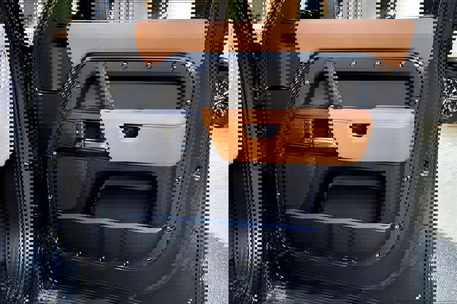 Used 2025 Land Rover Defender 110 X-Dynamic SE image 22