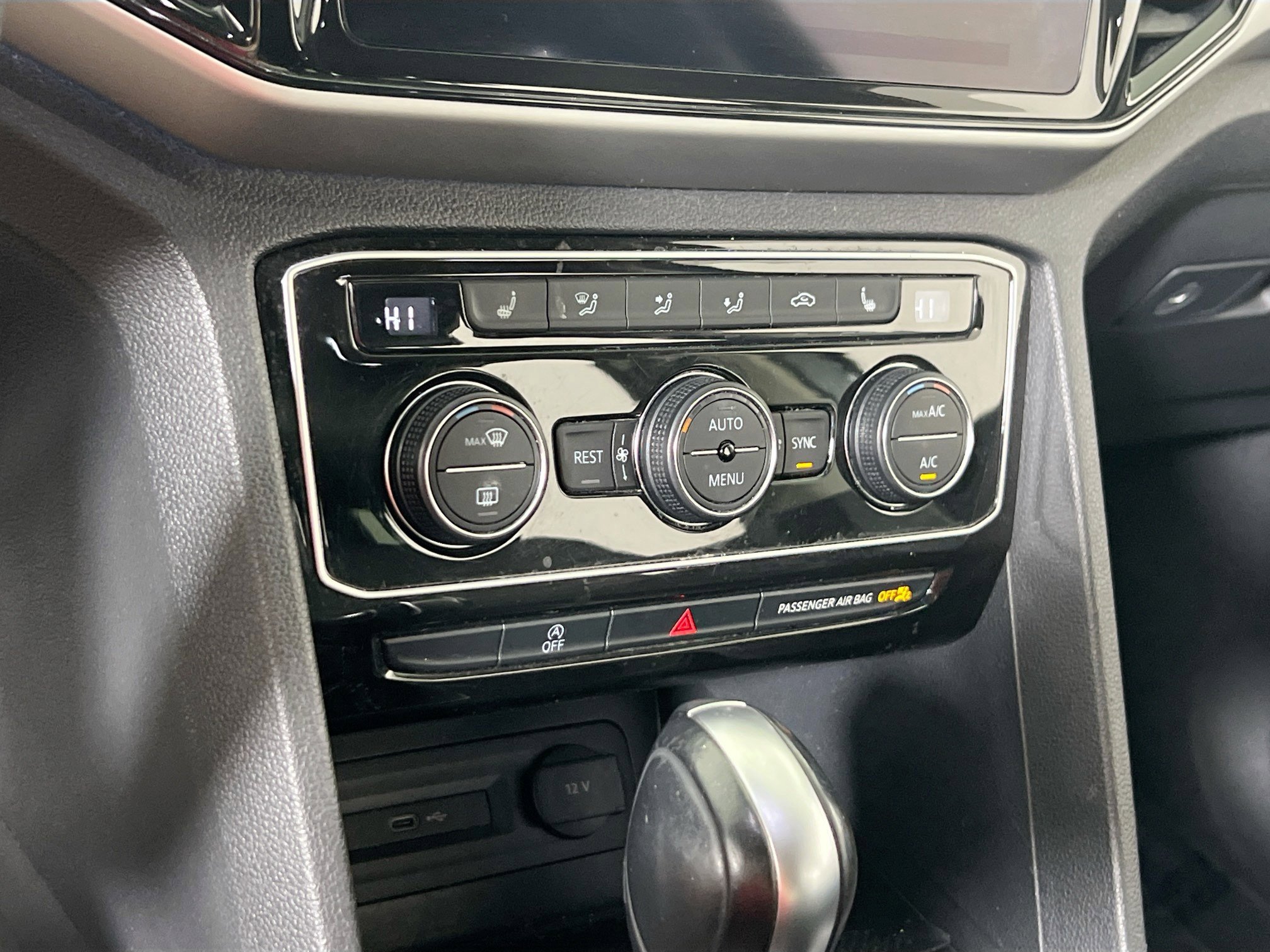 Used 2022 Volkswagen Atlas SEL R-Line image 16