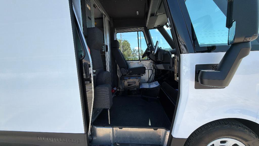 Used 2024 Chevrolet Brightdrop 400 w/ Commercial Equipment Package AWD/4WD image 30