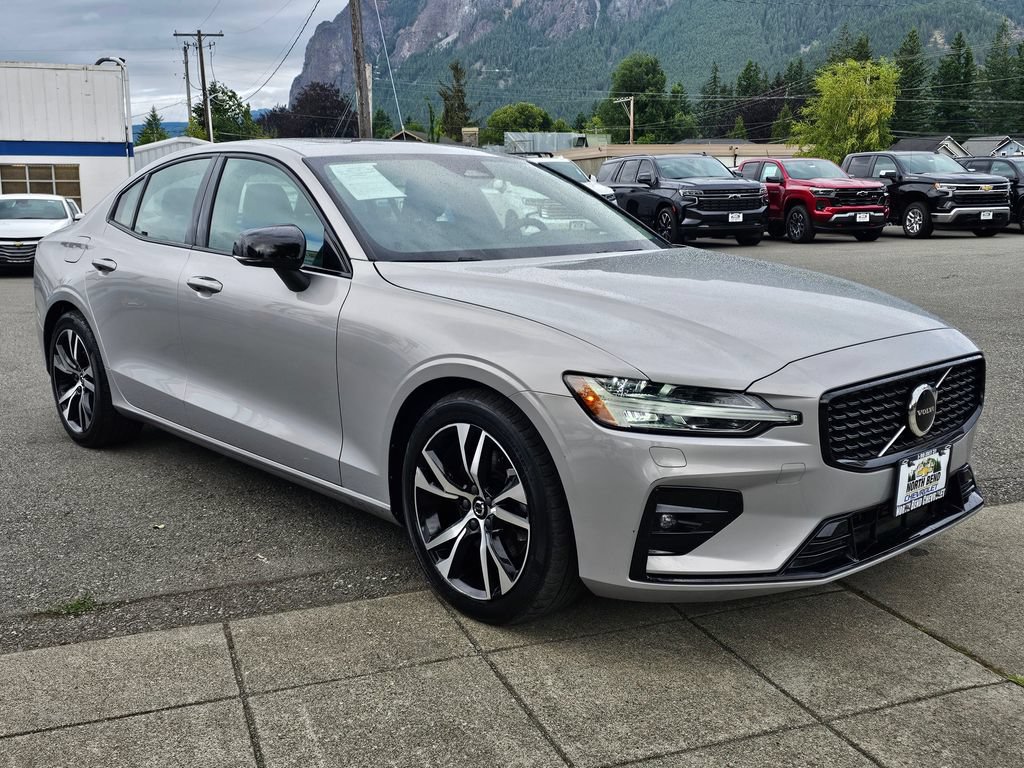 Used 2025 Volvo S60 B5 Core AWD/4WD image 3