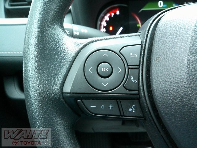 Used 2025 Toyota RAV4 XLE image 11