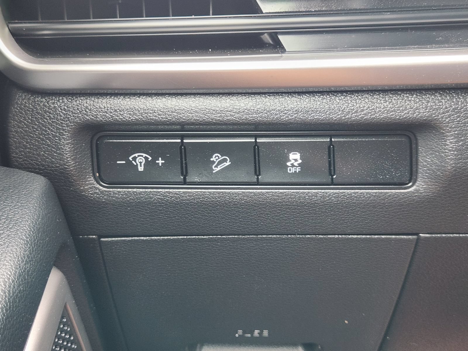 Used 2024 Kia Telluride LX FWD image 23