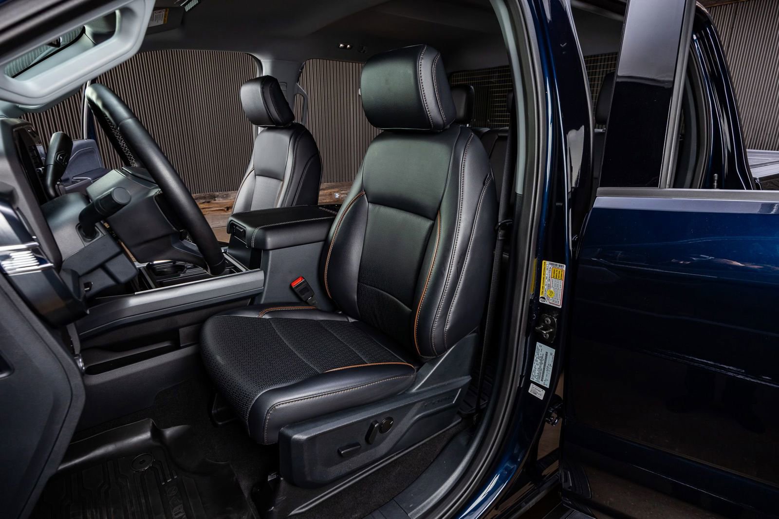 Used 2025 Ford F350 Lariat w/ Black Appearance Package image 30