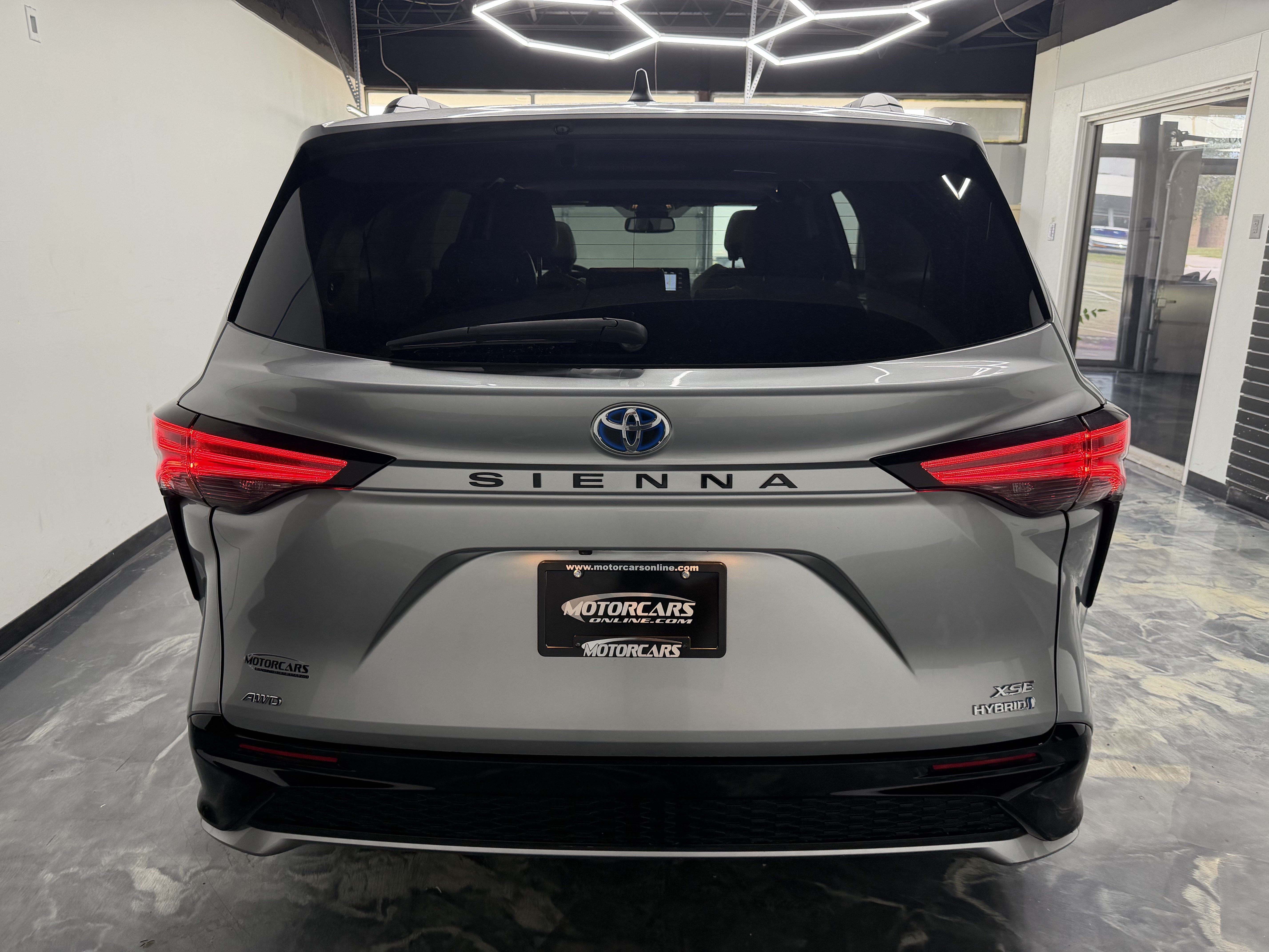 Used 2023 Toyota Sienna XSE AWD/4WD image 9