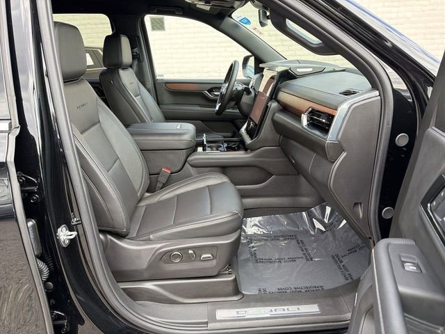 Used 2025 GMC Yukon XL Denali AWD/4WD image 27