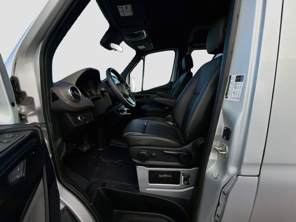 Used 2024 Mercedes-Benz Sprinter 2500 image 2
