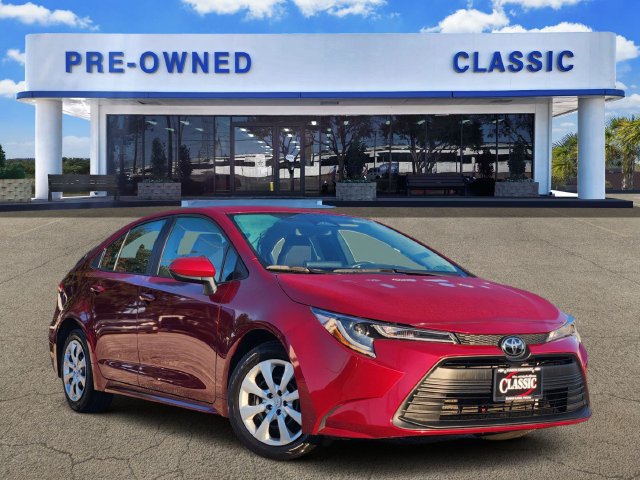 Used 2025 Toyota Corolla LE FWD image 1